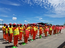 L400二期项目部创新交底方式 践行安全文明施工