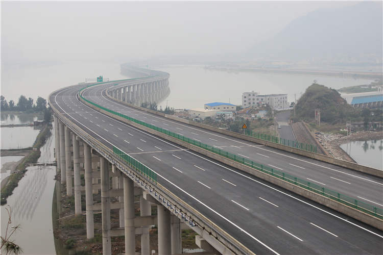 沈海复线宁连B1合同段顺利通车