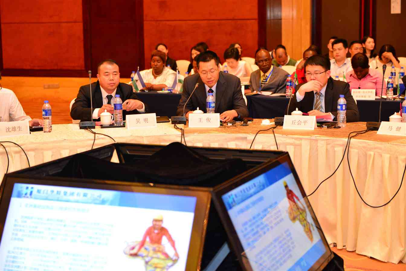 2016非洲1_副本_副本.jpg 公司荣获2015年度非洲最具品牌价值奖(图1)