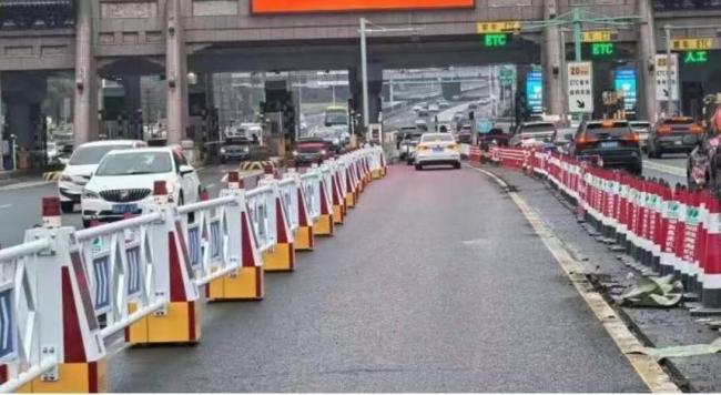 机器人上岗调度！长沙收费站启用智能潮汐车道（图）