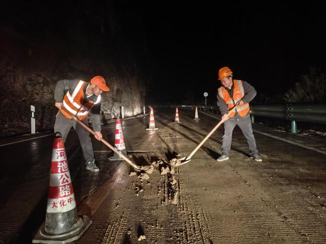 摄影月赛丨21-寒夜奋战（图）