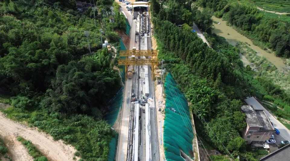 进展！泉州白濑水利枢纽公路迁移 C 标段首梁顺利架设