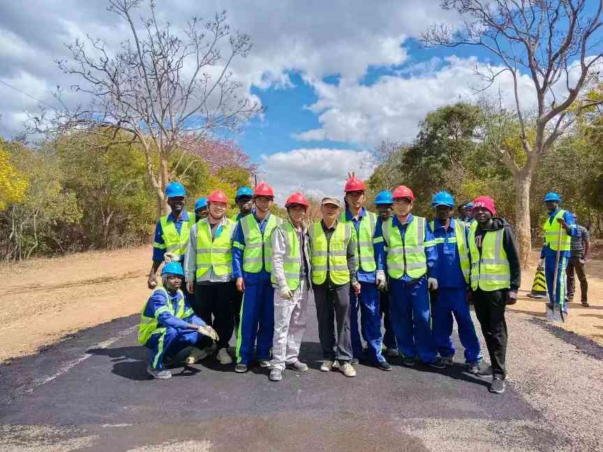 2.jpg 赞比亚微表施工第一铺,薄层养护工艺走向非洲!(图4)