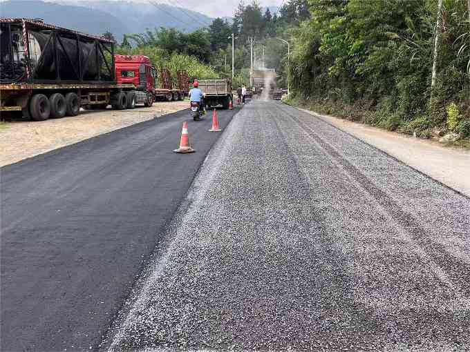 4.jpg 大成集团“抗裂复合封层”试验段顺利完成(图2)