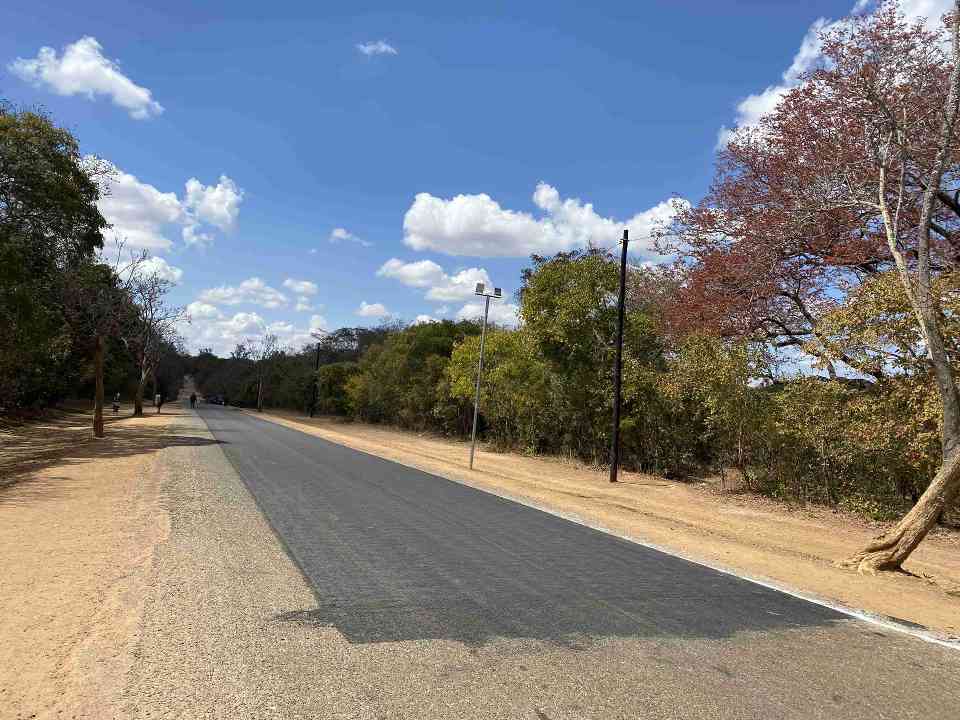 3.jpg 赞比亚微表施工第一铺,薄层养护工艺走向非洲!(图2)