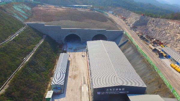 2021.11.2义乌项目牛山尖隧道全线贯通(1).png “拼搏150天,全力冲刺年度目标”劳动竞赛活动圆满结束(图14)