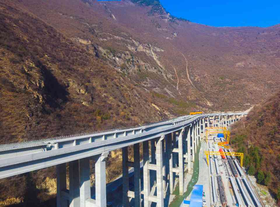 全线左幅贯通(1).jpg “拼搏150天,全力冲刺年度目标”劳动竞赛活动圆满结束(图17)