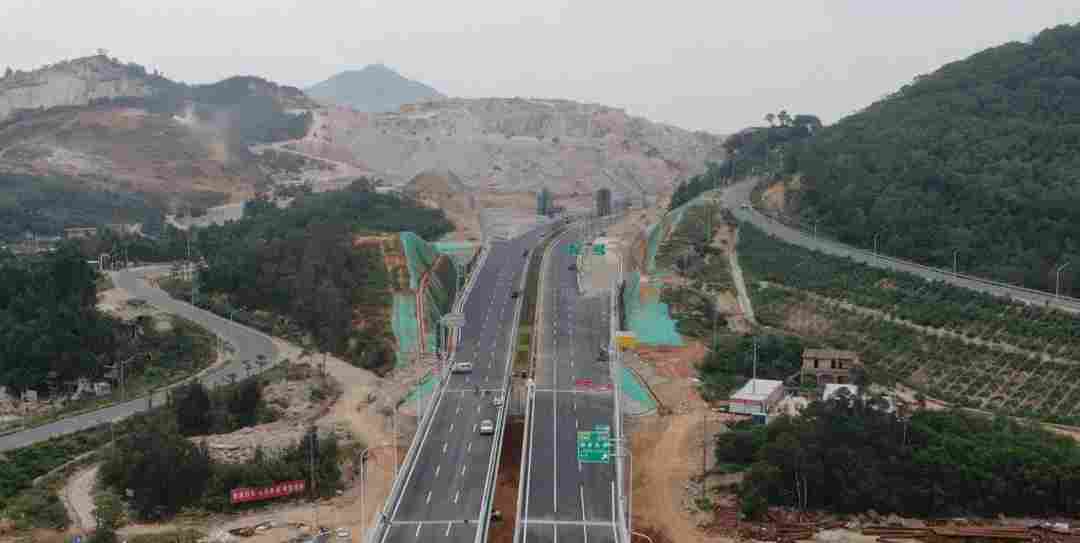 翔安机场高速公路海翔大道段(图1) 翔安机场高速公路海翔大道段(图1)