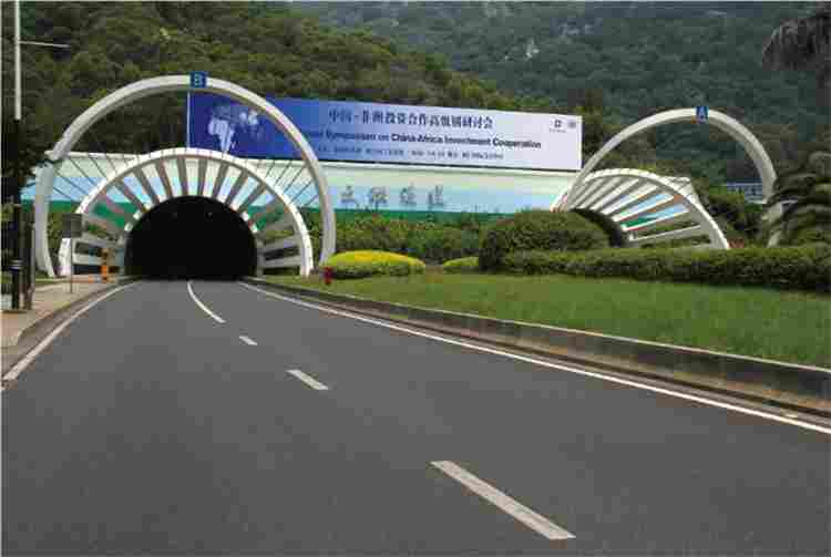 云顶隧道两端连接线C、D合同段(图1)