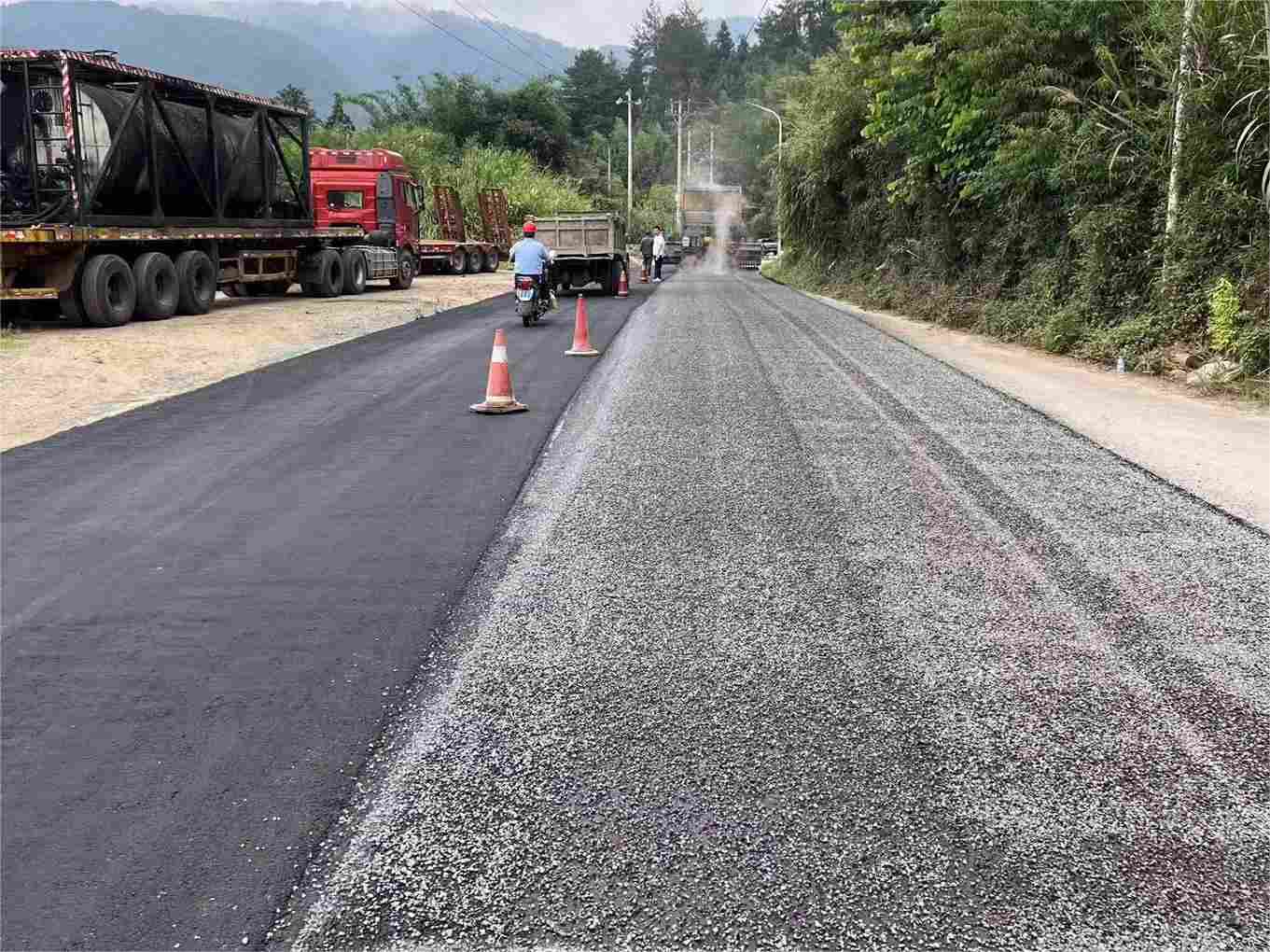 大成集团“抗裂复合封层”试验段顺利完成(图2)